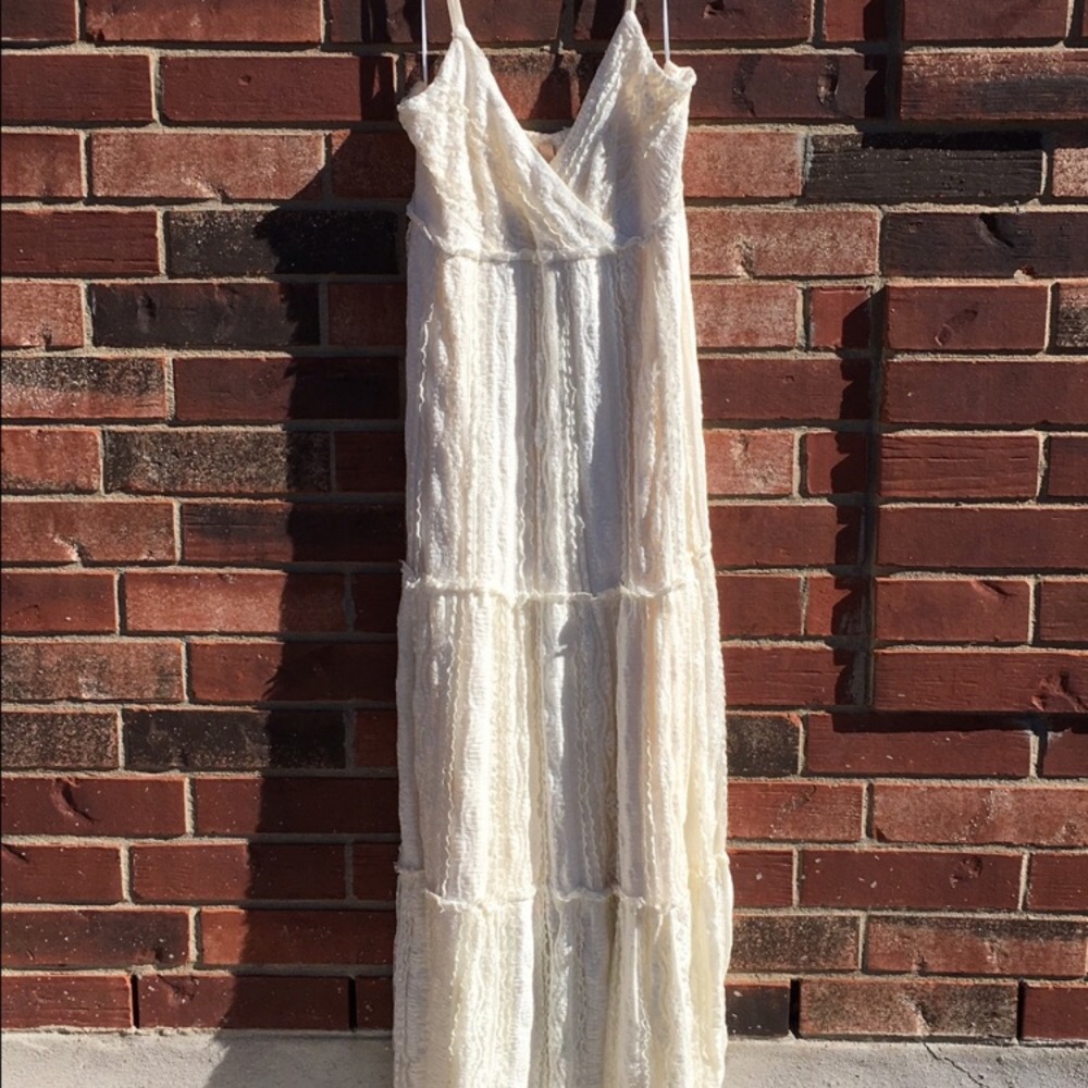 GORGEOUS LACE MAXI DRESS